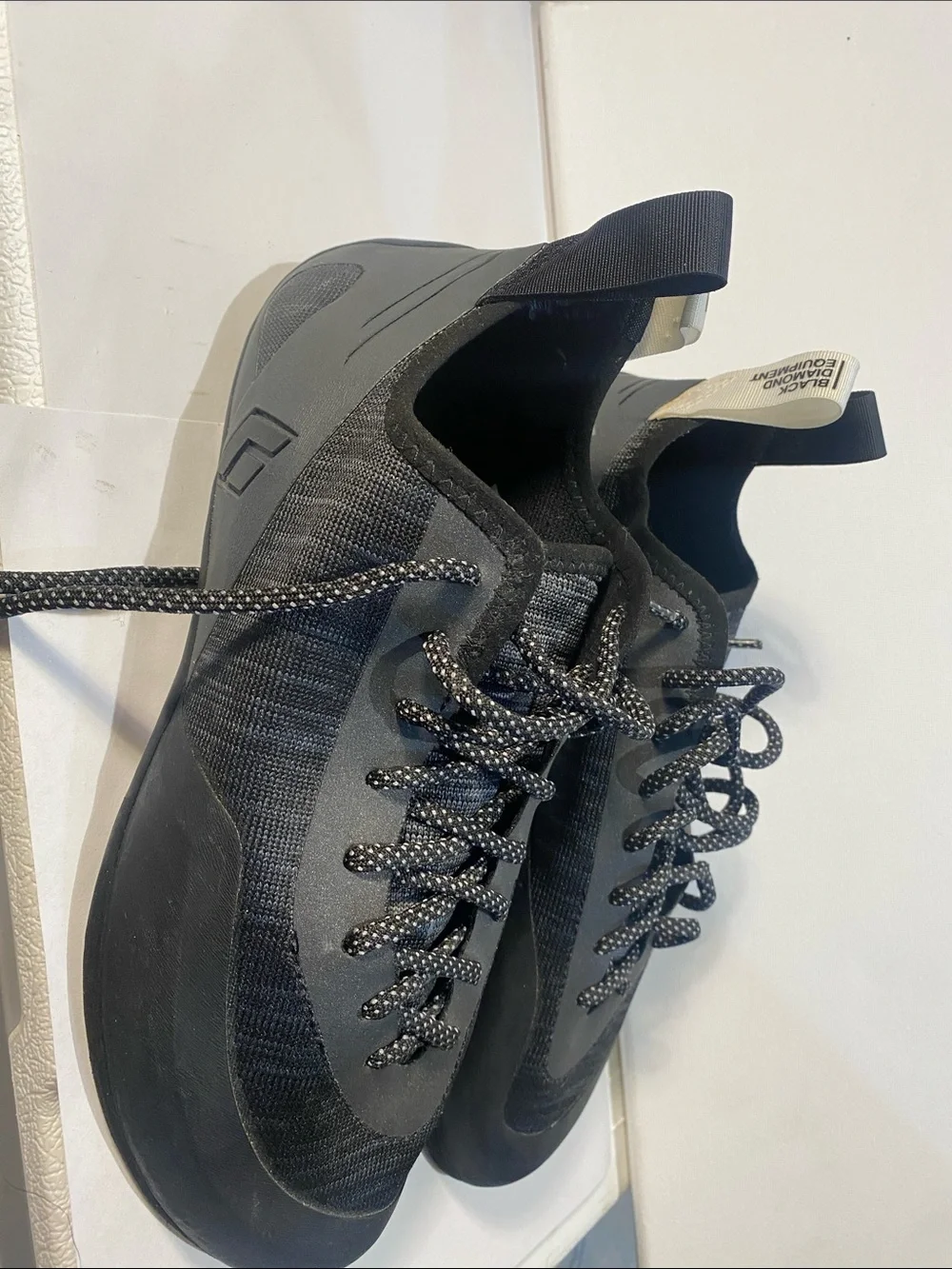 Black Diamond Men's Black and Gray momentum rock climbing shoes